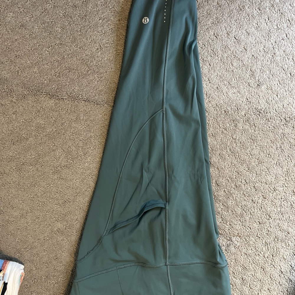 Lululemon Aqua Cropped Legging - Size 8